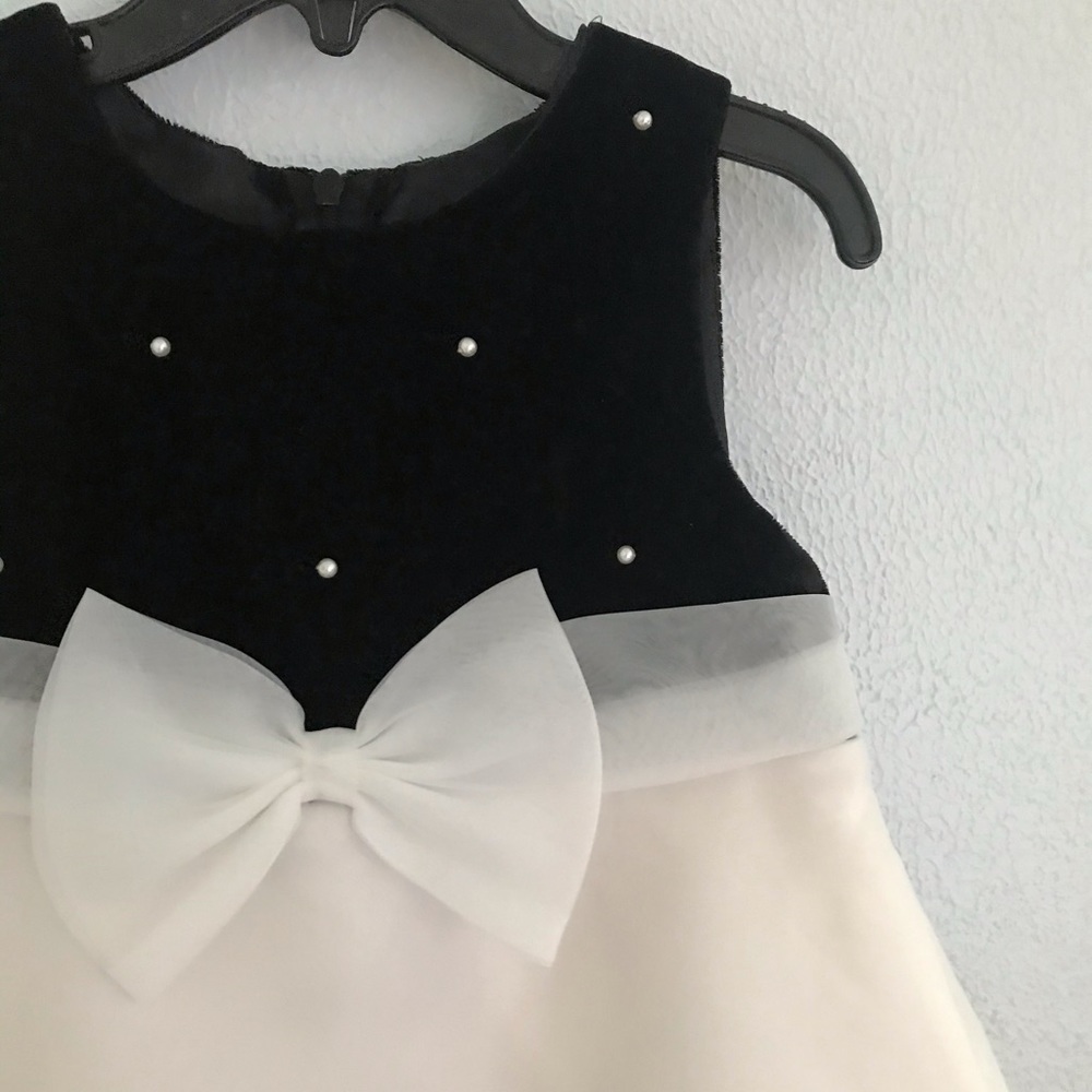 Simple black and white dress - Picture 2 of 4